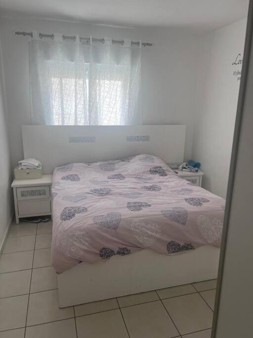 דופלקס משפחתי בשכונת מנחם בגין Apartment Ramla Екстериор снимка